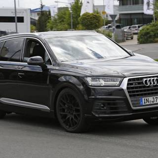 Audi Q7 2016 black wallpaper