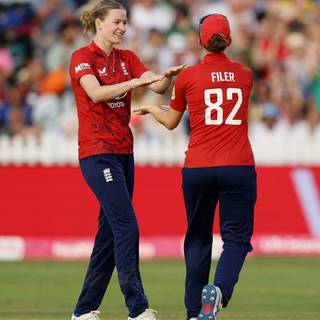 Lauren Bell wallpaper