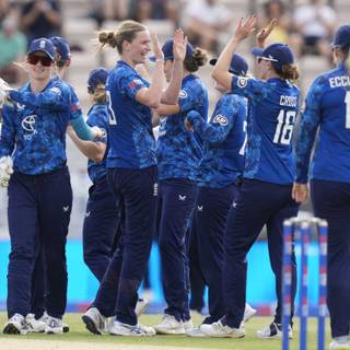 Lauren Bell wallpaper