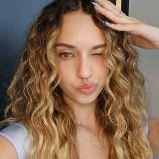 Daniela Avanzini Gnarly wallpaper