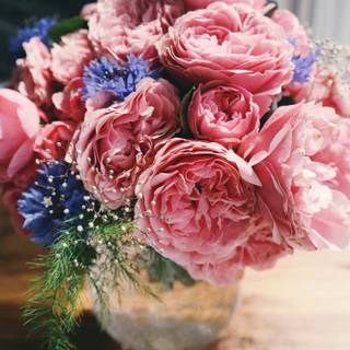 Vase of flowers wallpaper