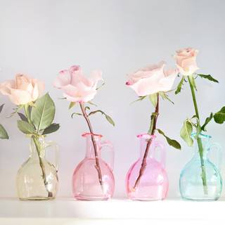 Vase of flowers wallpaper