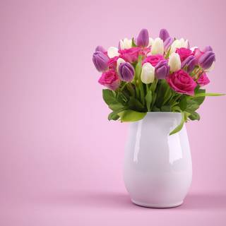 Vase of flowers wallpaper