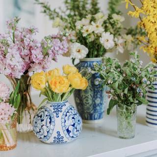 Vase of flowers wallpaper