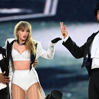 Taylor Swift The Life of A Showgirl wallpaper