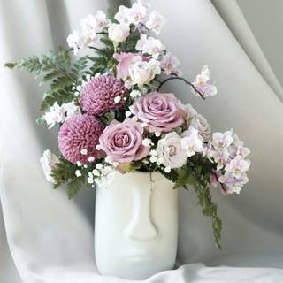 Flowers in a vase wallpaper