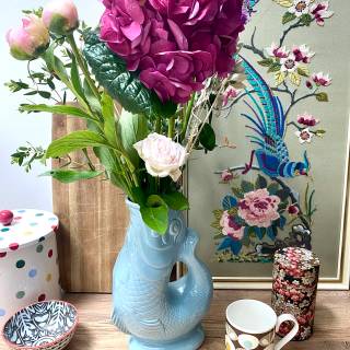 Flowers in a vase wallpaper