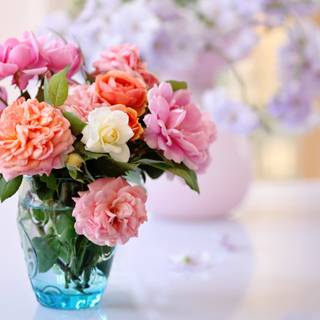 Flowers in a vase wallpaper