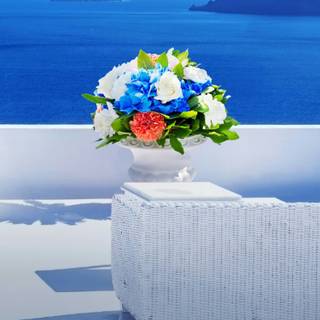 Flowers in a vase wallpaper