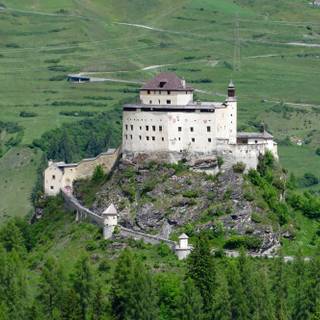 Tarasp Castle wallpaper