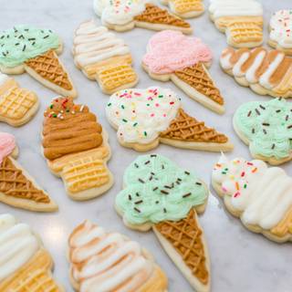Ice cream and sugar cookies wallpaper