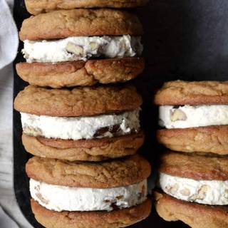 Ice cream and sugar cookies wallpaper