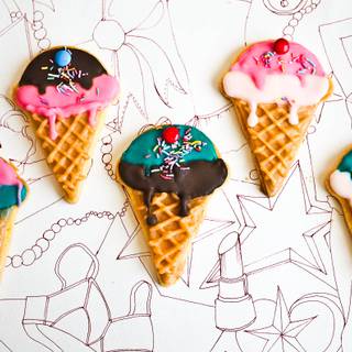 Ice cream and sugar cookies wallpaper