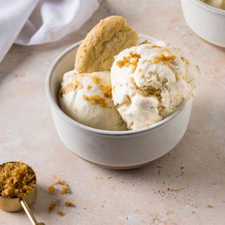 Ice cream and sugar cookies wallpaper