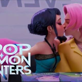 Zoey and Mystery kissing wallpaper