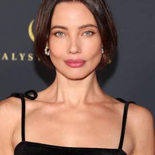 Stephanie Corneliussen wallpaper