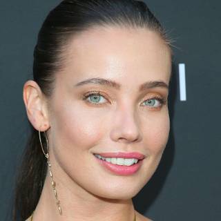 Stephanie Corneliussen wallpaper