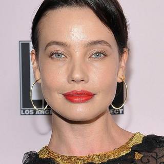 Stephanie Corneliussen wallpaper