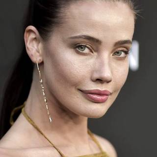 Stephanie Corneliussen wallpaper