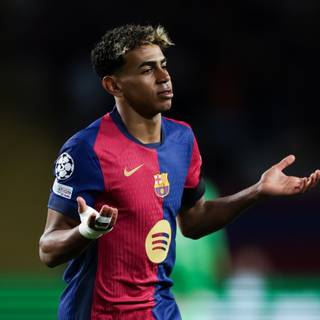 4k Lamine Yamal wallpaper