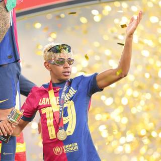 Lamine Yamal glasses 4k desktop wallpaper