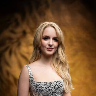 McKenna Grace iPhone wallpaper