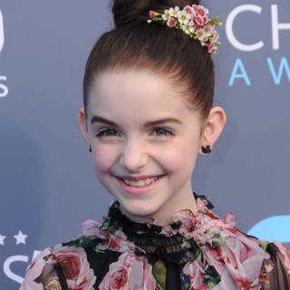 McKenna Grace iPhone wallpaper