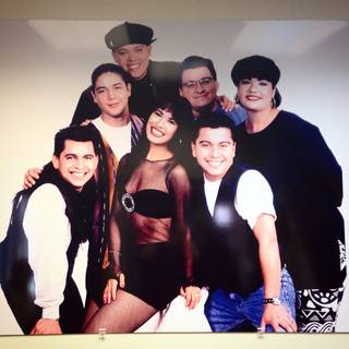 Selena y Los Dinos wallpaper