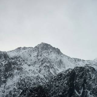 Snowy day mountains wallpaper