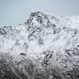 Snowy day mountains wallpaper