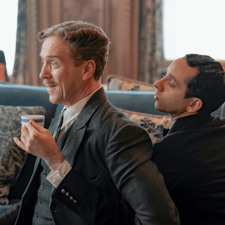 Fackham Hall wallpaper