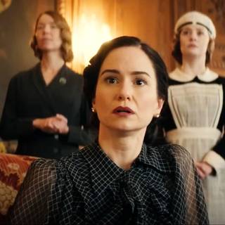 Fackham Hall wallpaper