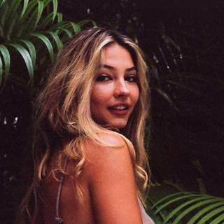 Outer Banks Sarah wallpaper