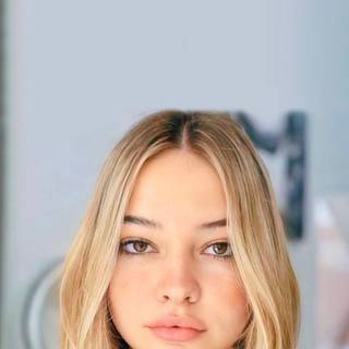 Outer Banks Sarah wallpaper