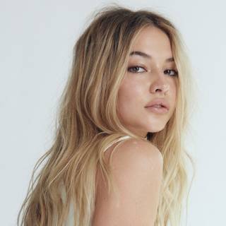 Outer Banks Sarah wallpaper