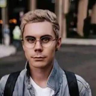 Man with glasses wallpaper