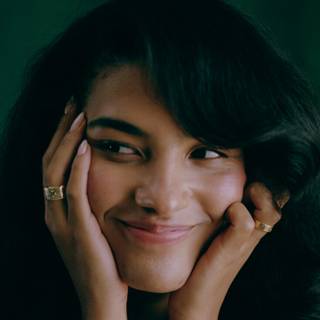 Olivia Dean wallpaper