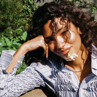 Olivia Dean wallpaper