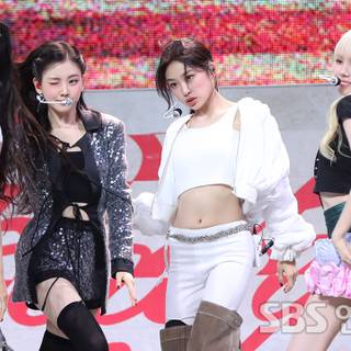 Baby Dont Cry wallpaper