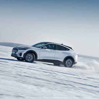 Ford Mustang winter wallpaper