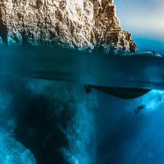 Underwater 4k iPhone wallpaper