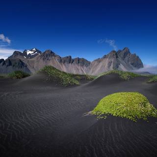 Black and blue clean desktop wallpaper