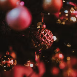 Pink and red Christmas wallpaper