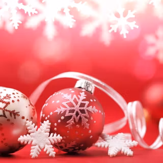 Pink and red Christmas wallpaper