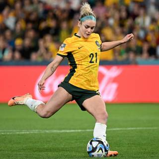 Ellie Carpenter wallpaper