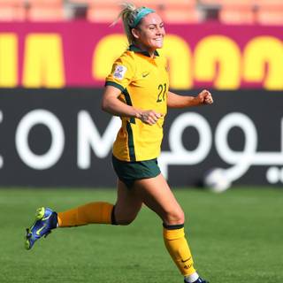 Ellie Carpenter wallpaper