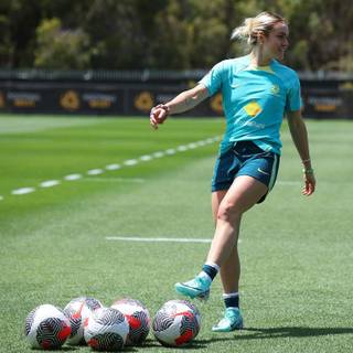 Ellie Carpenter wallpaper