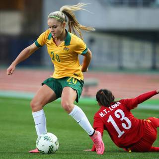 Ellie Carpenter wallpaper