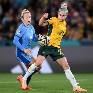 Ellie Carpenter wallpaper