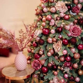 Red Christmas trees wallpaper